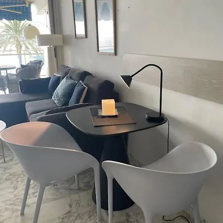 Terrasse En Front De Lägenhet