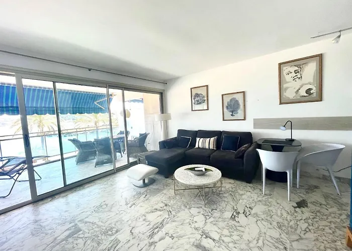 Terrasse En Front De *