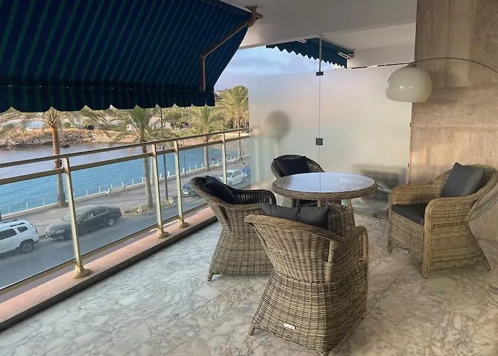 Terrasse En Front De Apartment Antibes