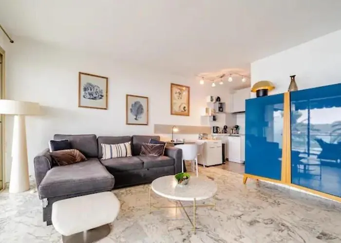 Terrasse En Front De Antibes